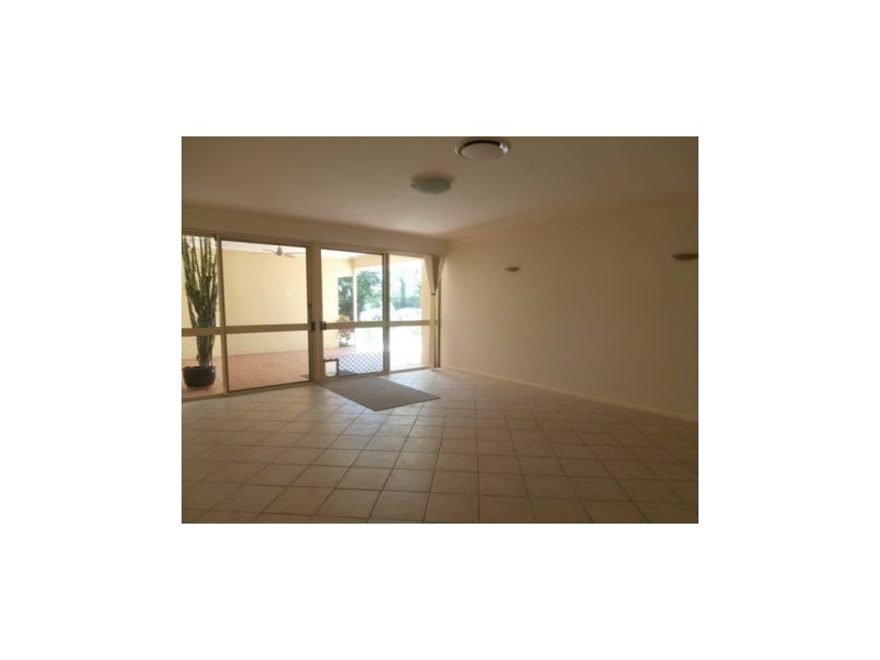 11 Gretel Drive, Mermaid Waters QLD 4218