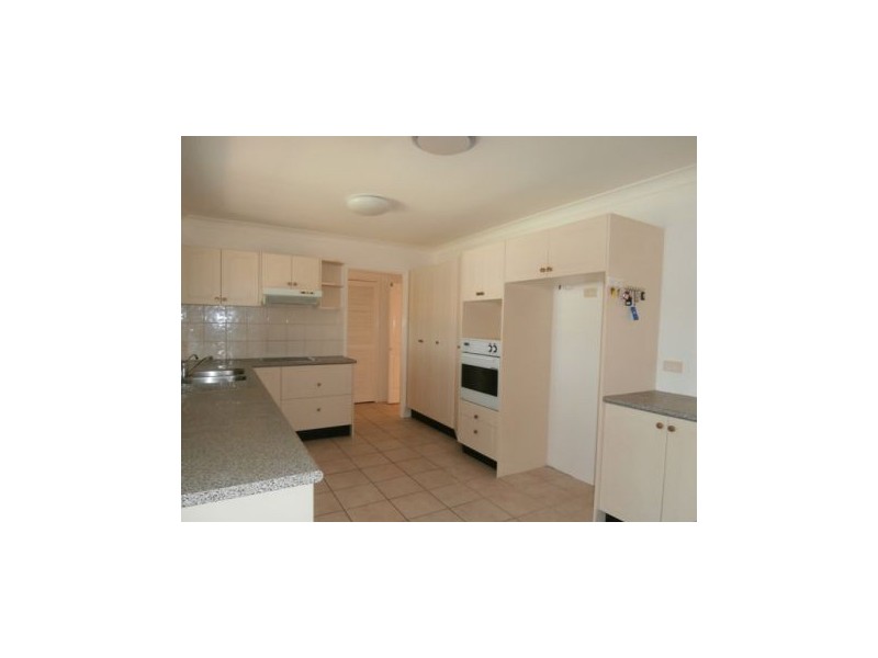 11 Gretel Drive, Mermaid Waters QLD 4218