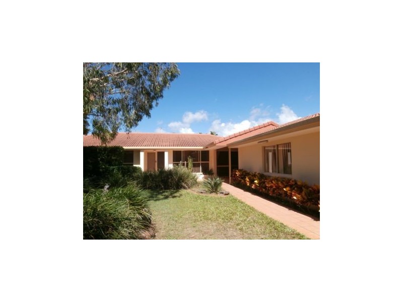 11 Gretel Drive, Mermaid Waters QLD 4218