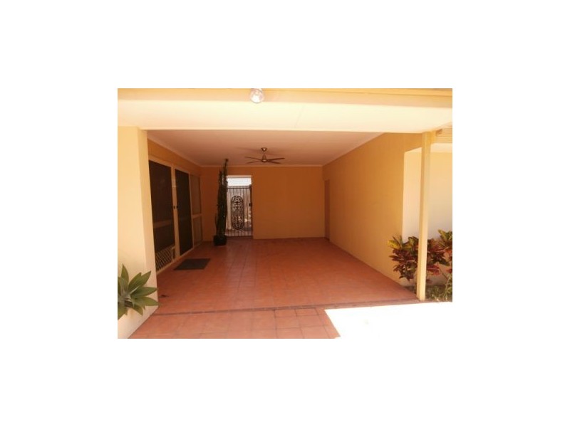 11 Gretel Drive, Mermaid Waters QLD 4218