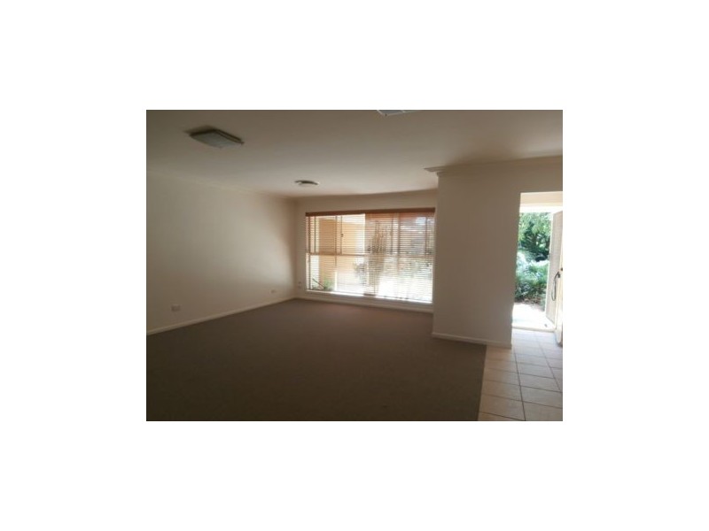 11 Gretel Drive, Mermaid Waters QLD 4218