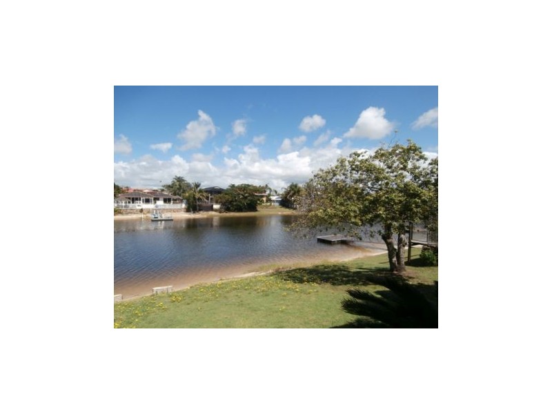 11 Gretel Drive, Mermaid Waters QLD 4218
