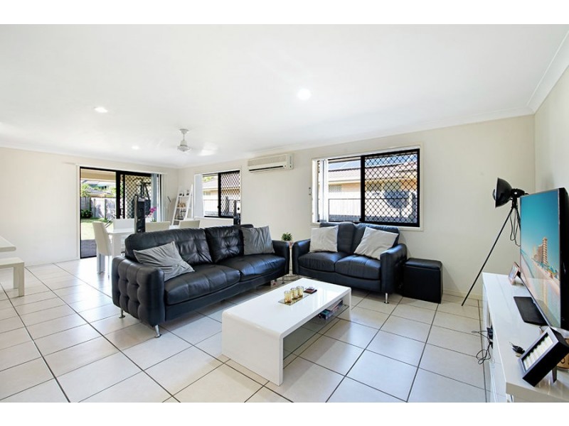 70 Aldgate Crescent, Pacific Pines QLD 4211