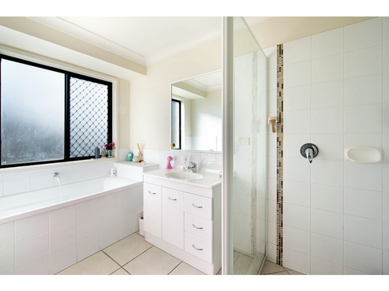 70 Aldgate Crescent, Pacific Pines QLD 4211