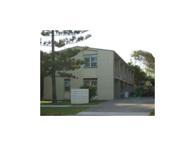 2/3 Margaret, Broadbeach QLD 4218