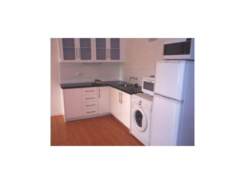 2/39 Darrambal Street, Chevron Island QLD 4217