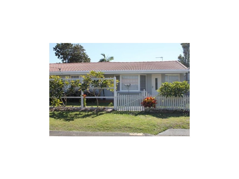 9 Constance Avenue, Mermaid Waters QLD 4218