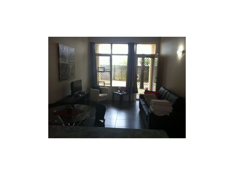 6 3 Redondo Avenue, Miami QLD 4220