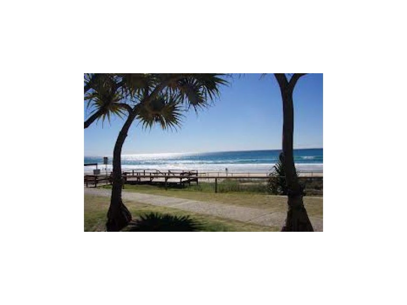 6 3 Redondo Avenue, Miami QLD 4220