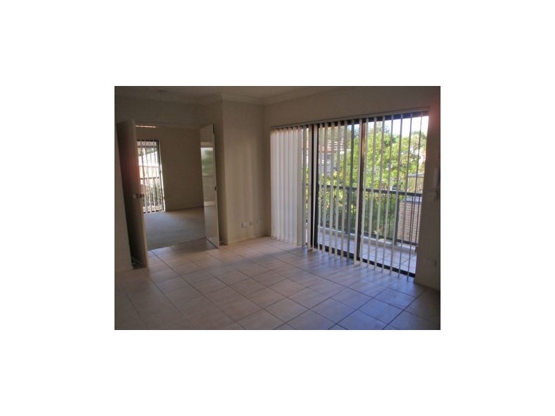 8/15 Britannia Avenue, Broadbeach QLD 4218