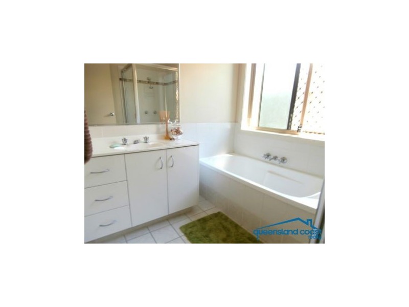 17 Carmarthen Circuit, Pacific Pines QLD 4211