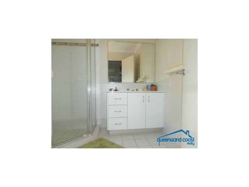 17 Carmarthen Circuit, Pacific Pines QLD 4211