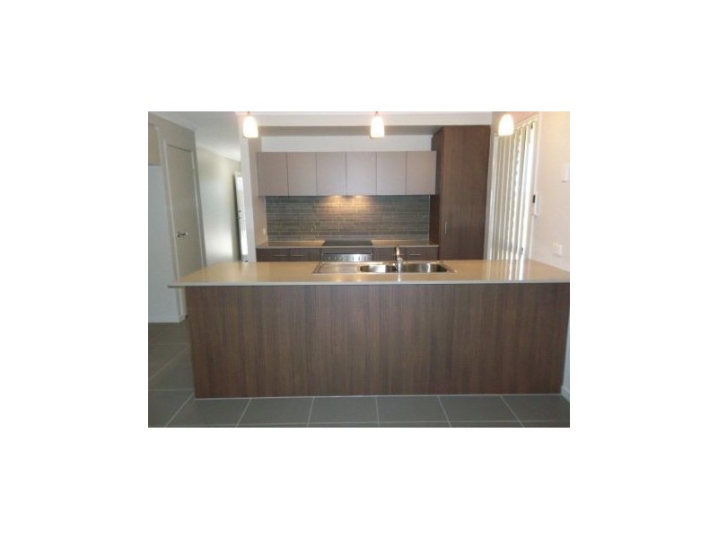 4 Meander Circuit, Holmview QLD 4207