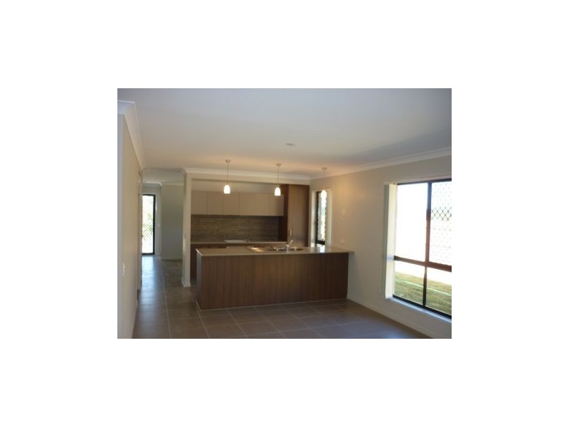 4 Meander Circuit, Holmview QLD 4207