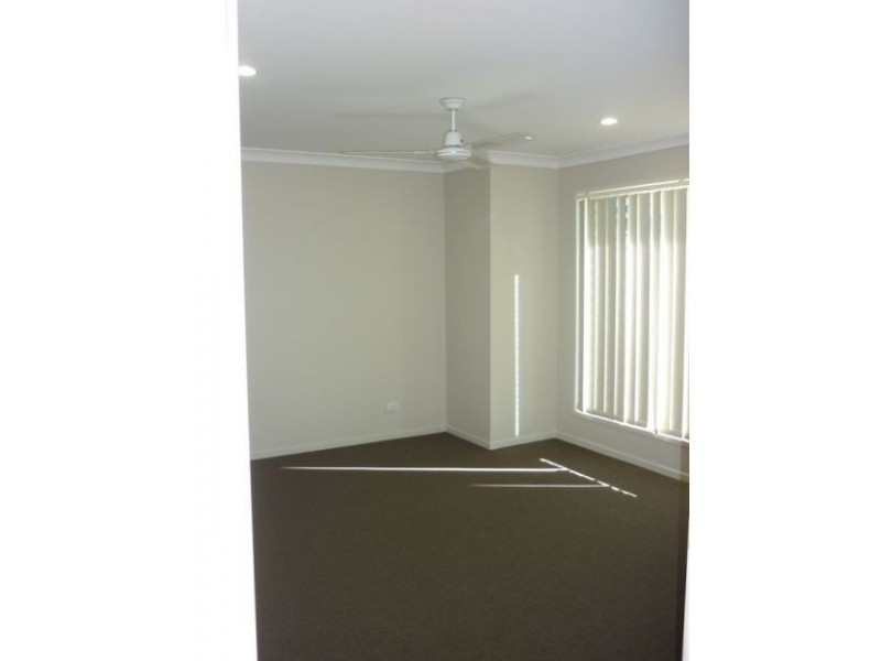 4 Meander Circuit, Holmview QLD 4207