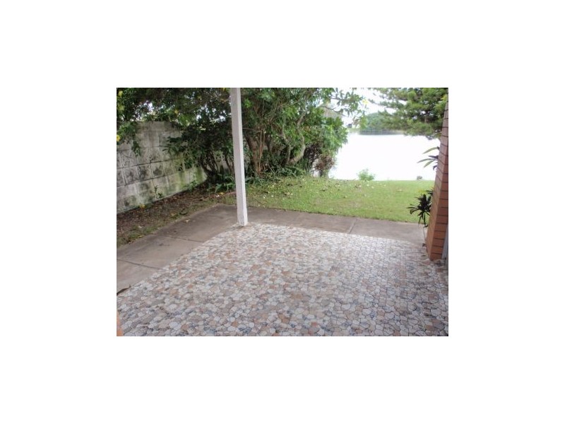 25 Vatakoula Parade, Mermaid Waters QLD 4218