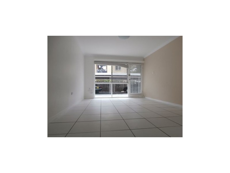 2/75 Old Burleigh Road, Broadbeach QLD 4218