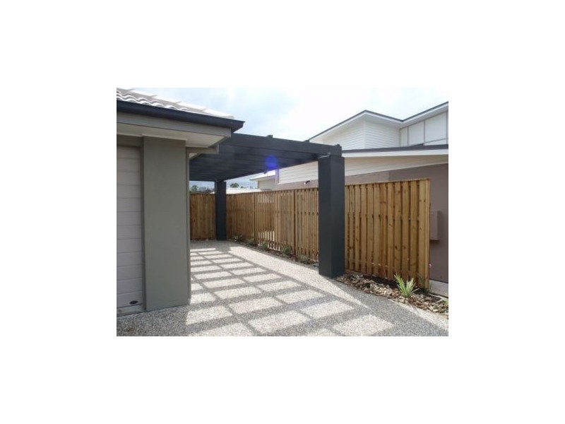2/18 Starkey Street, Pacific Pines QLD 4211