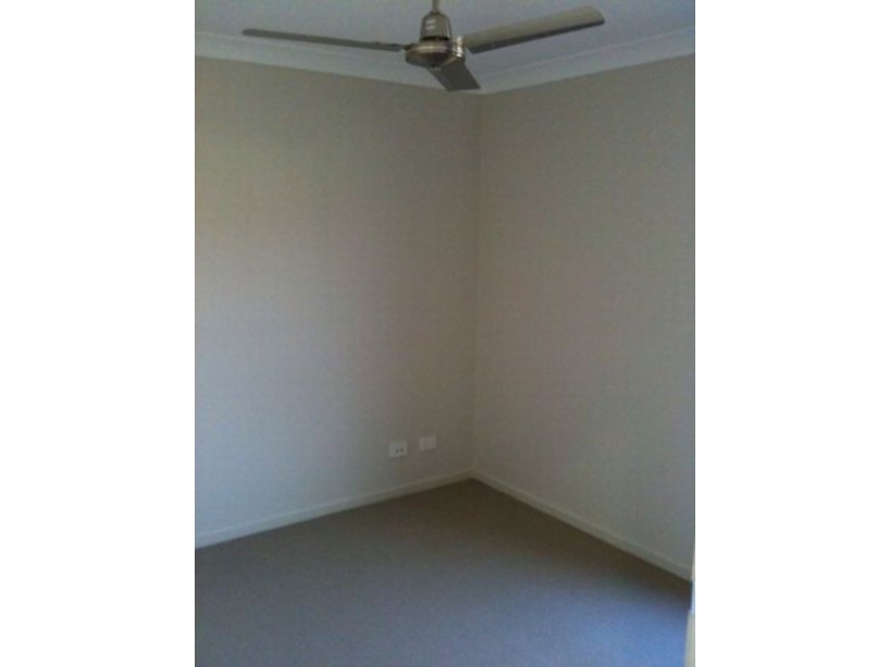2/18 Starkey Street, Pacific Pines QLD 4211