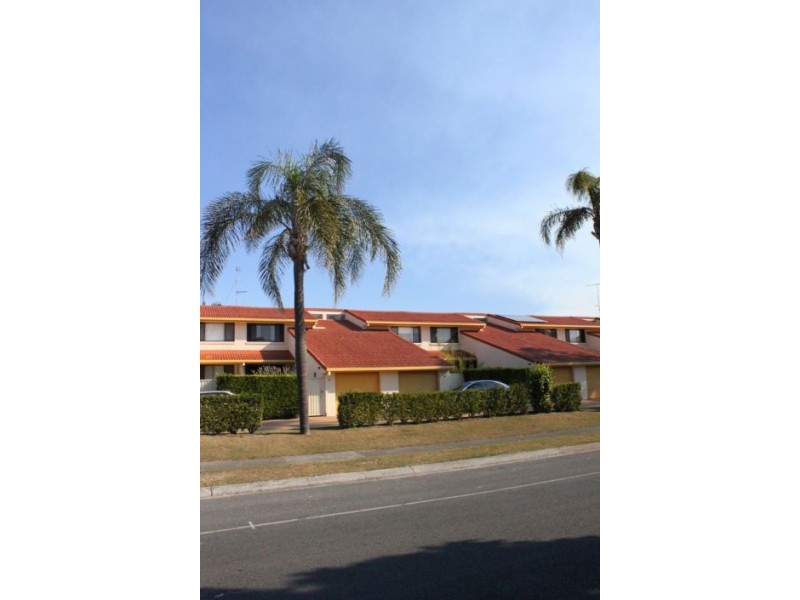 18/2 Karbunya Street, Mermaid Waters QLD 4218