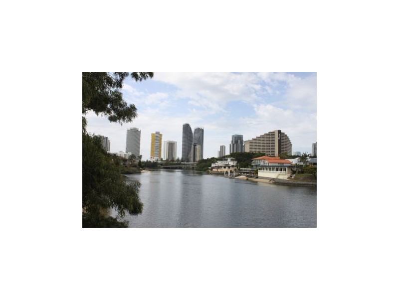 7/18 Sunshine Boulevard, Broadbeach Waters QLD 4218