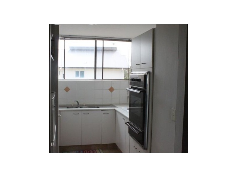 7/18 Sunshine Boulevard, Broadbeach Waters QLD 4218