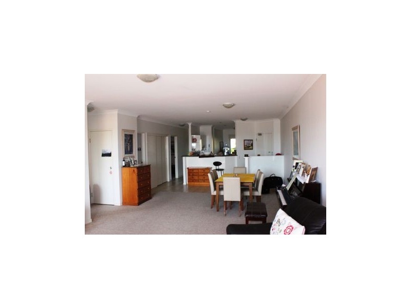 D2/1 Great Hall Drive, Nobby Beach QLD 4218