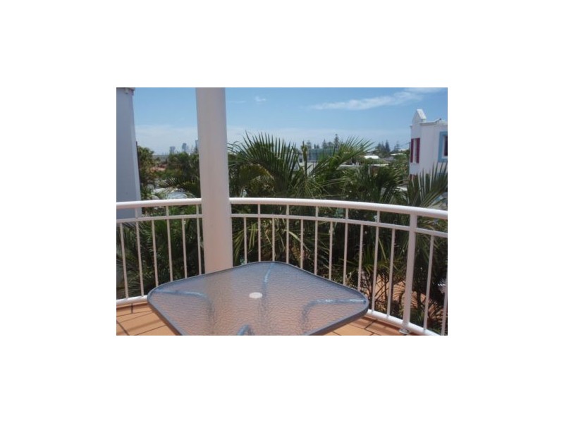 18/28 Chairlift Avenue “Santorini By The Sea”, Mermaid Beach QLD 4218