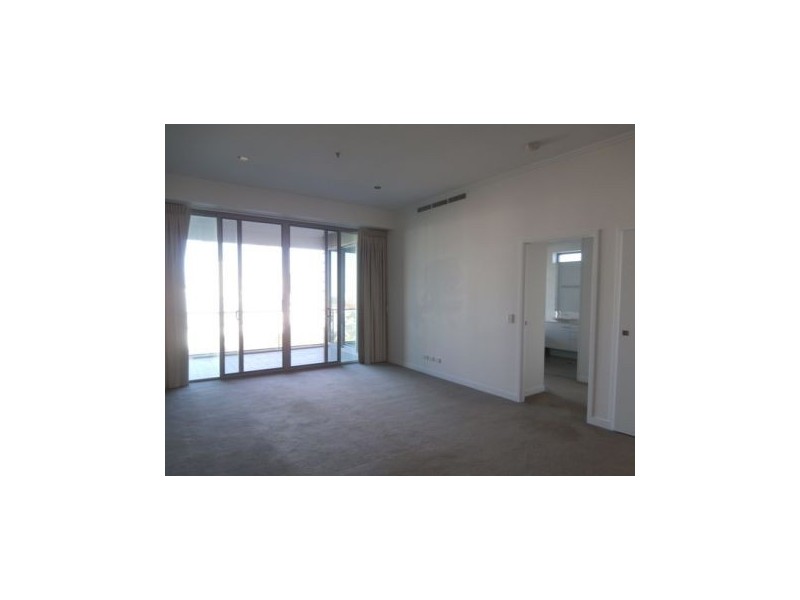 33 T E Peters Drive, Broadbeach QLD 4218