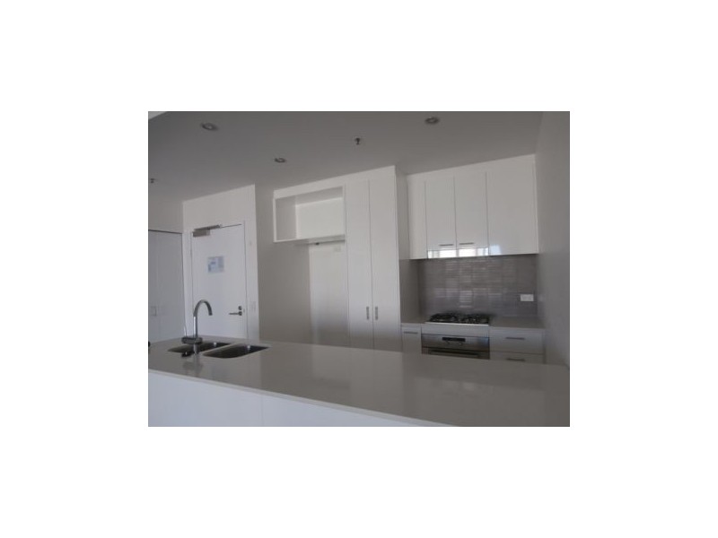 33 T E Peters Drive, Broadbeach QLD 4218