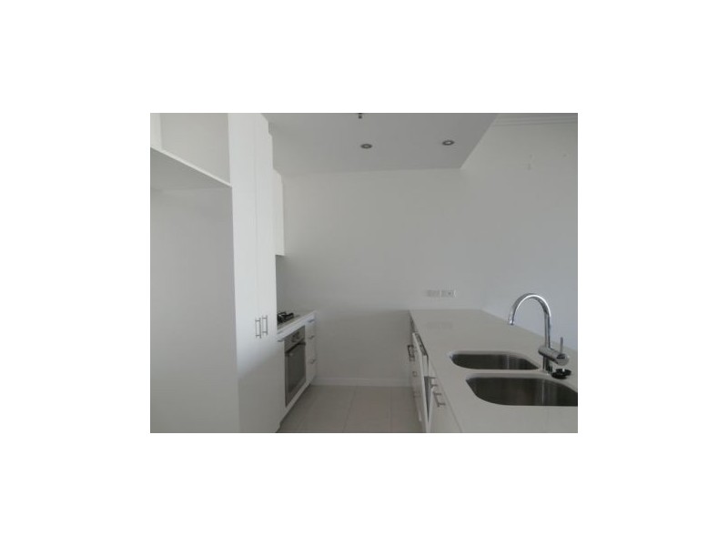 33 T E Peters Drive, Broadbeach QLD 4218