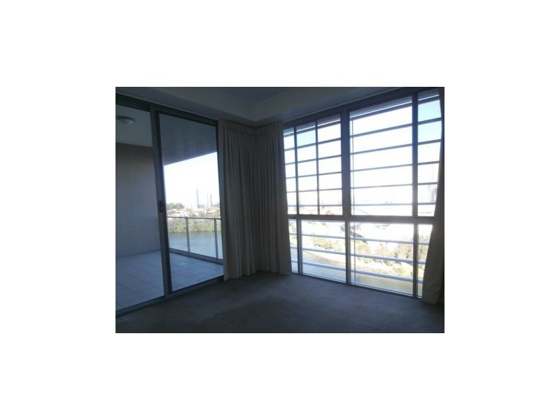 33 T E Peters Drive, Broadbeach QLD 4218