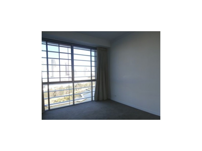 33 T E Peters Drive, Broadbeach QLD 4218