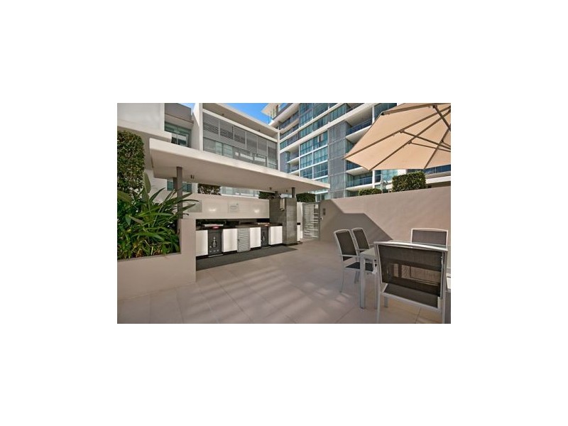 33 T E Peters Drive, Broadbeach QLD 4218