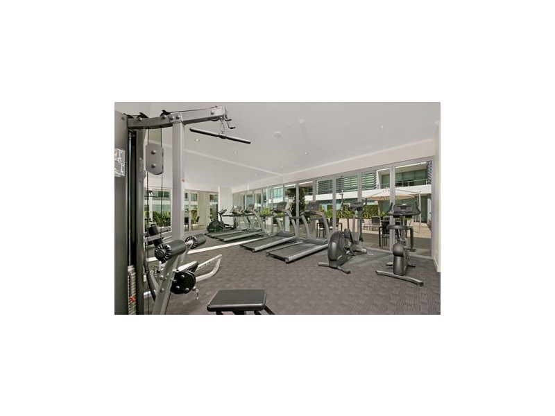 33 T E Peters Drive, Broadbeach QLD 4218