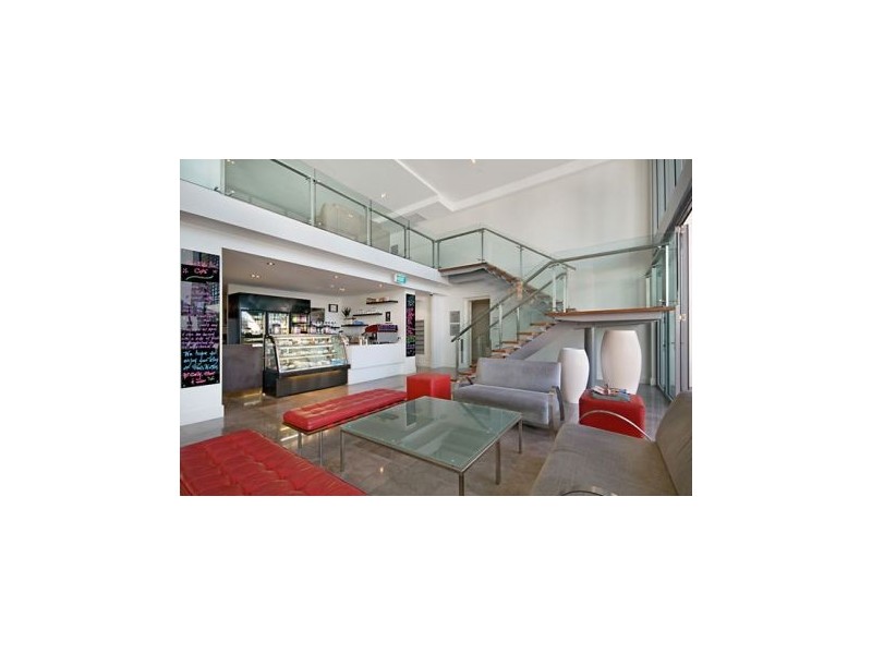 33 T E Peters Drive, Broadbeach QLD 4218