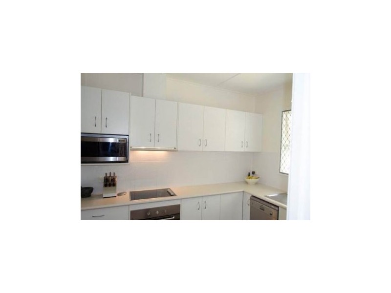 6 Mary Street, Labrador QLD 4215