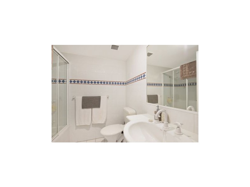 E20/1 Great Hall Drive, Nobby Beach QLD 4218