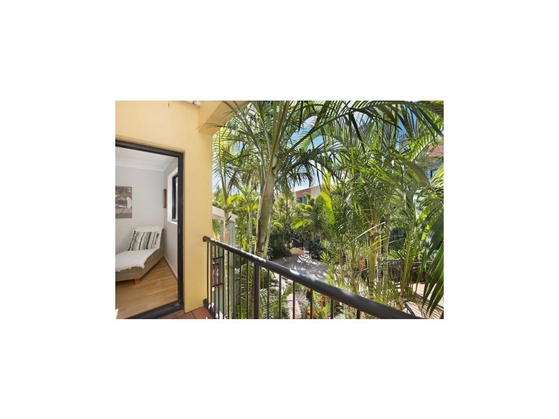 E20/1 Great Hall Drive, Nobby Beach QLD 4218