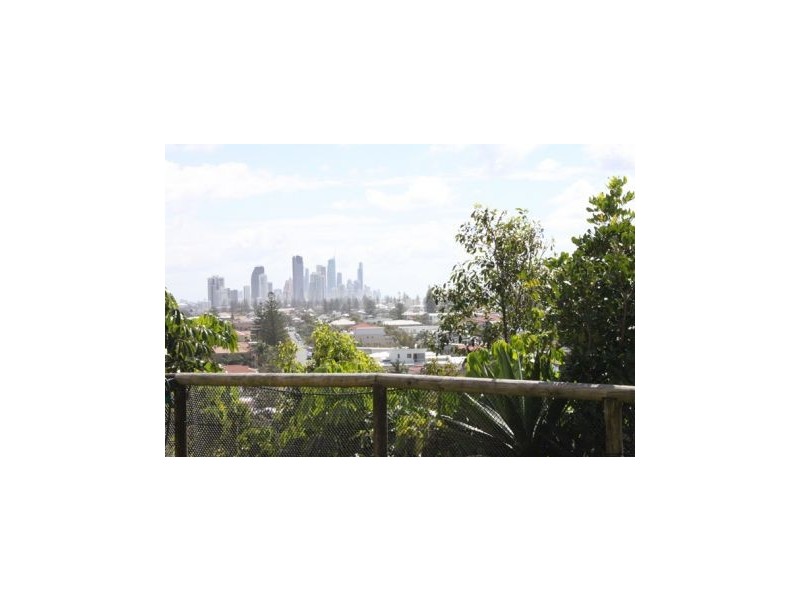 D4/1 Great Hall Drive, Nobby Beach QLD 4218