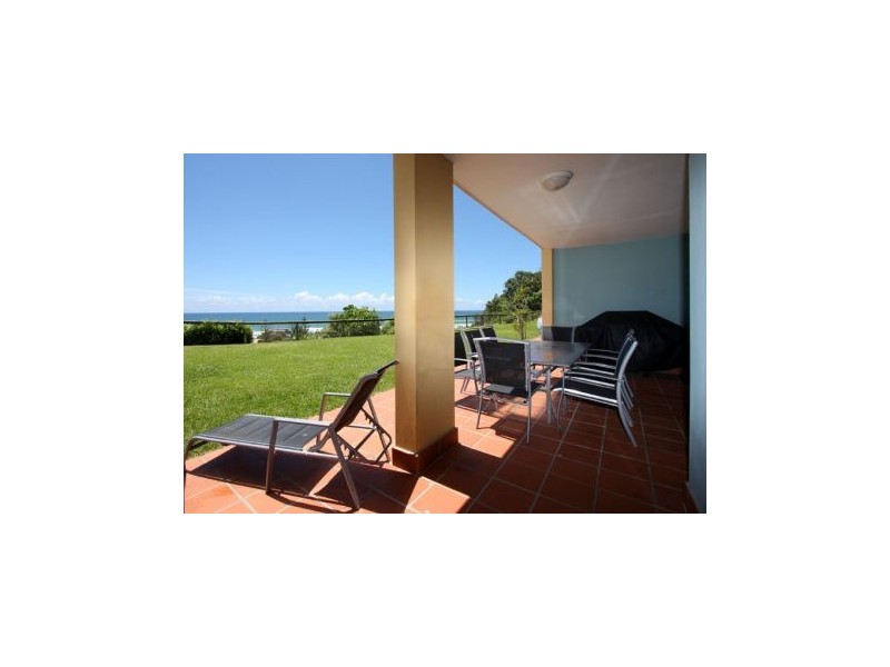 D4/1 Great Hall Drive, Nobby Beach QLD 4218