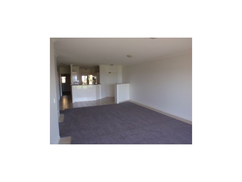 D4/1 Great Hall Drive, Nobby Beach QLD 4218