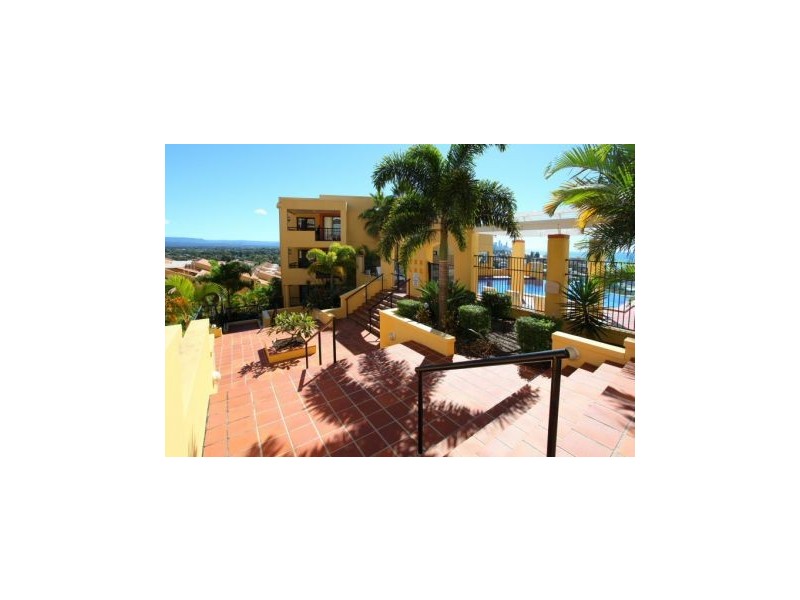 D4/1 Great Hall Drive, Nobby Beach QLD 4218