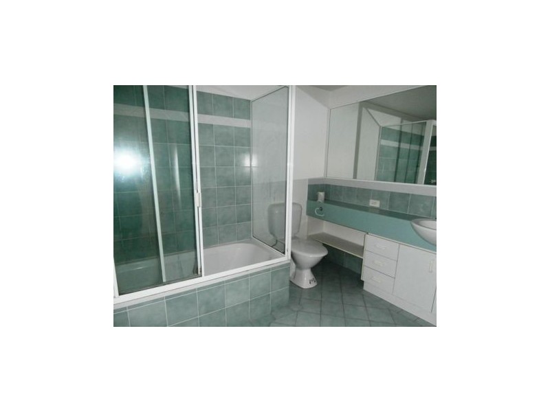 2/2 Fraser Avenue, Mermaid Beach QLD 4218