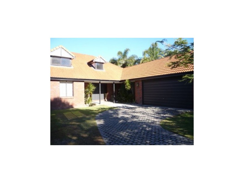 3 Vevey Street, Mermaid Waters QLD 4218