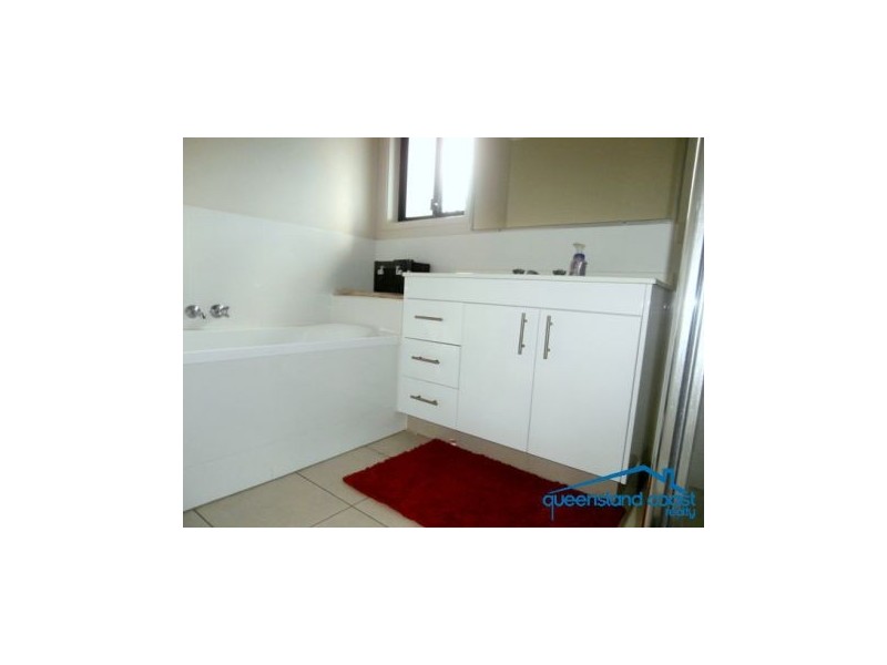 3 Gascoyne Street, Pacific Pines QLD 4211