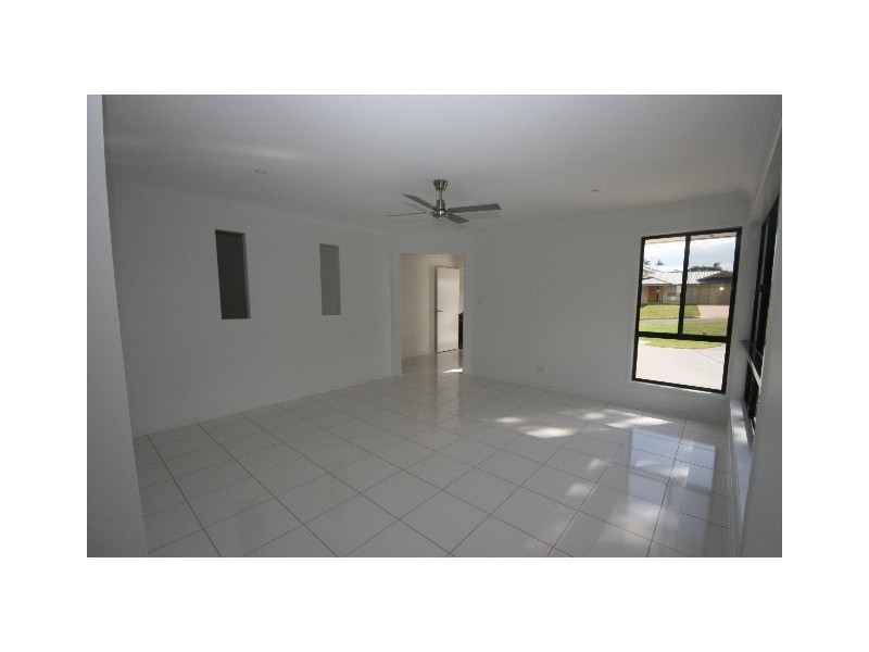 10 Rocklea Dr, Southside QLD 4570