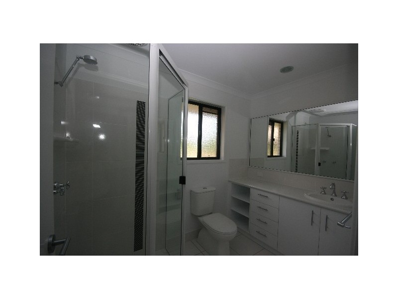 10 Rocklea Dr, Southside QLD 4570