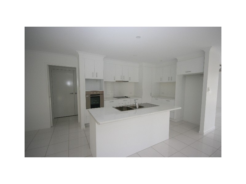 10 Rocklea Dr, Southside QLD 4570