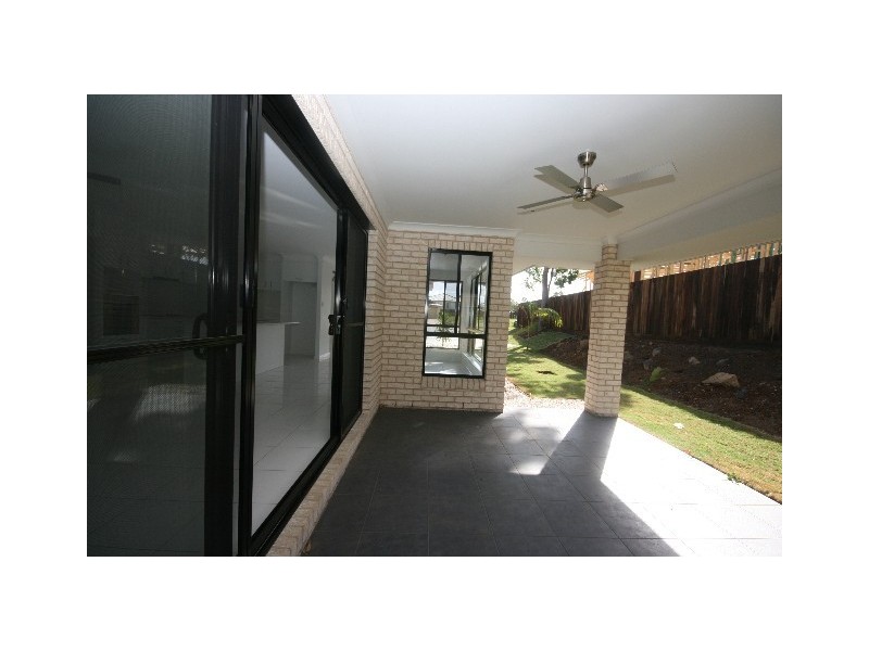 10 Rocklea Dr, Southside QLD 4570